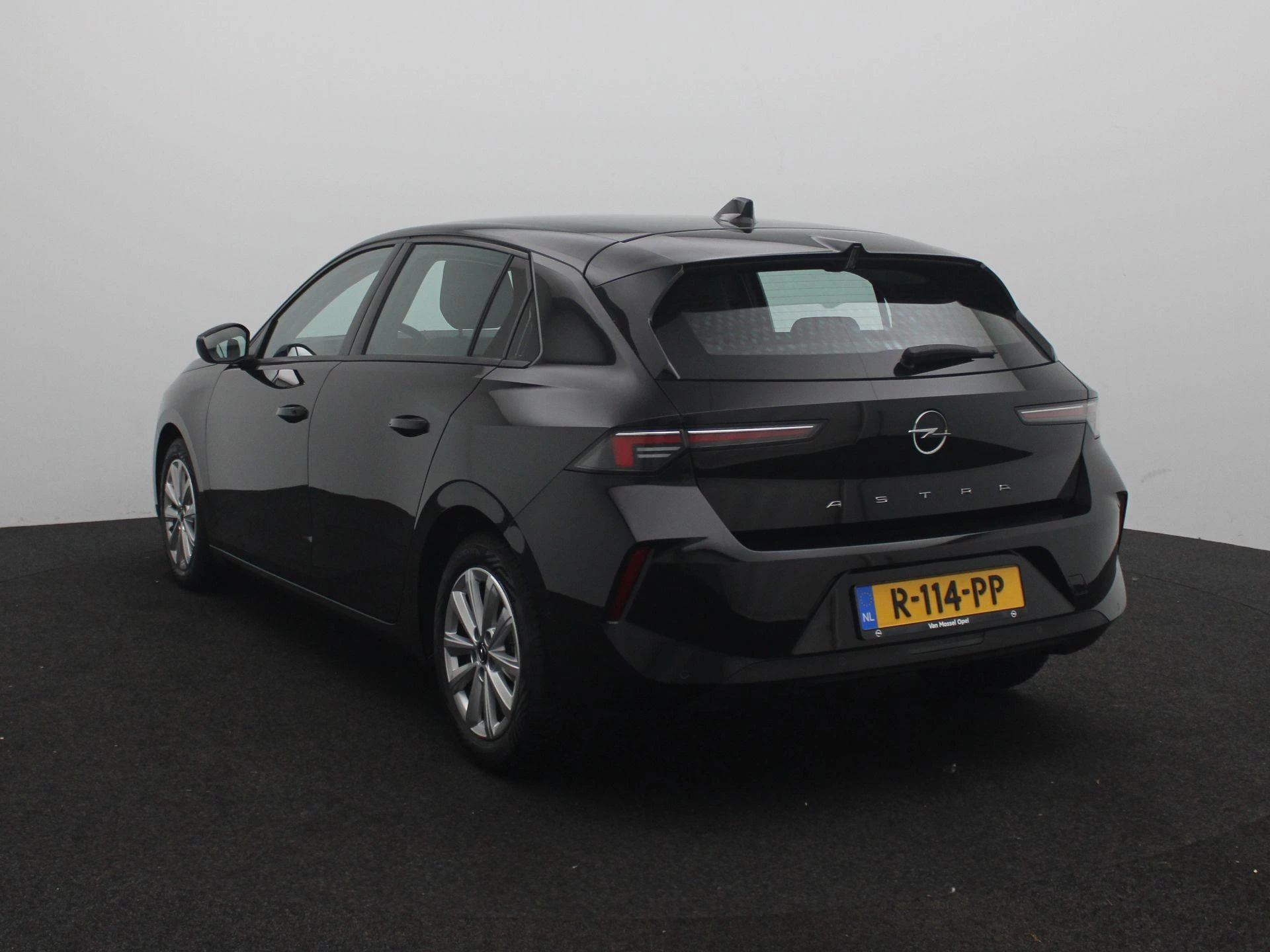 Opel-Astra-image-2