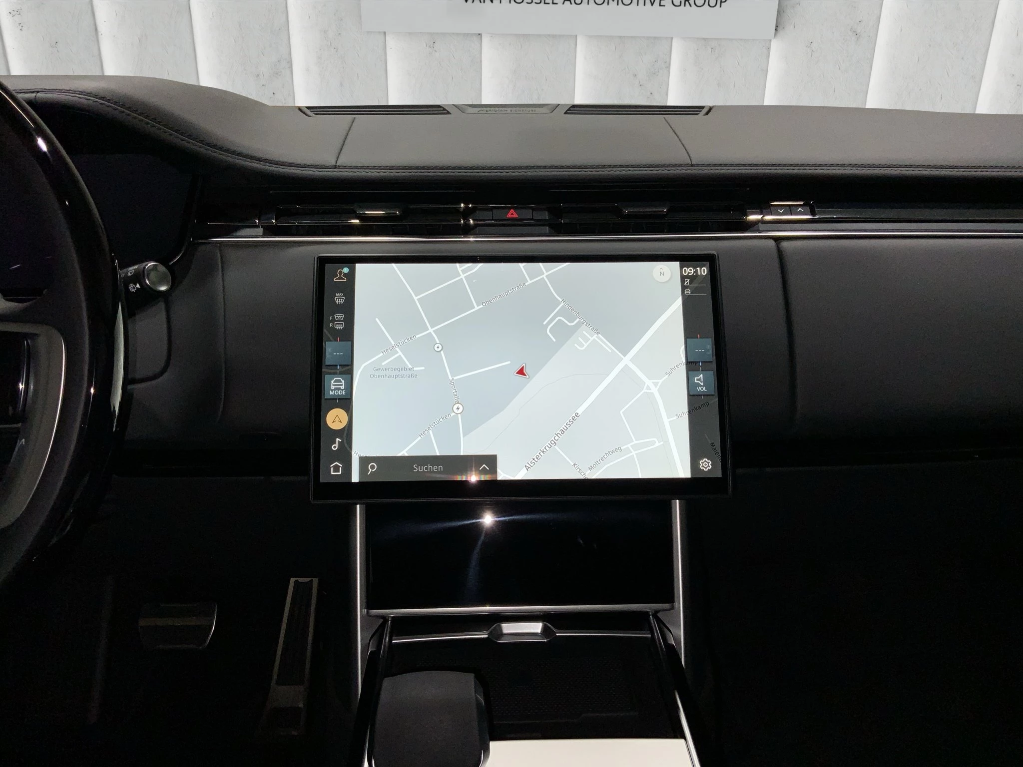 Land Rover-Range Rover-image-14