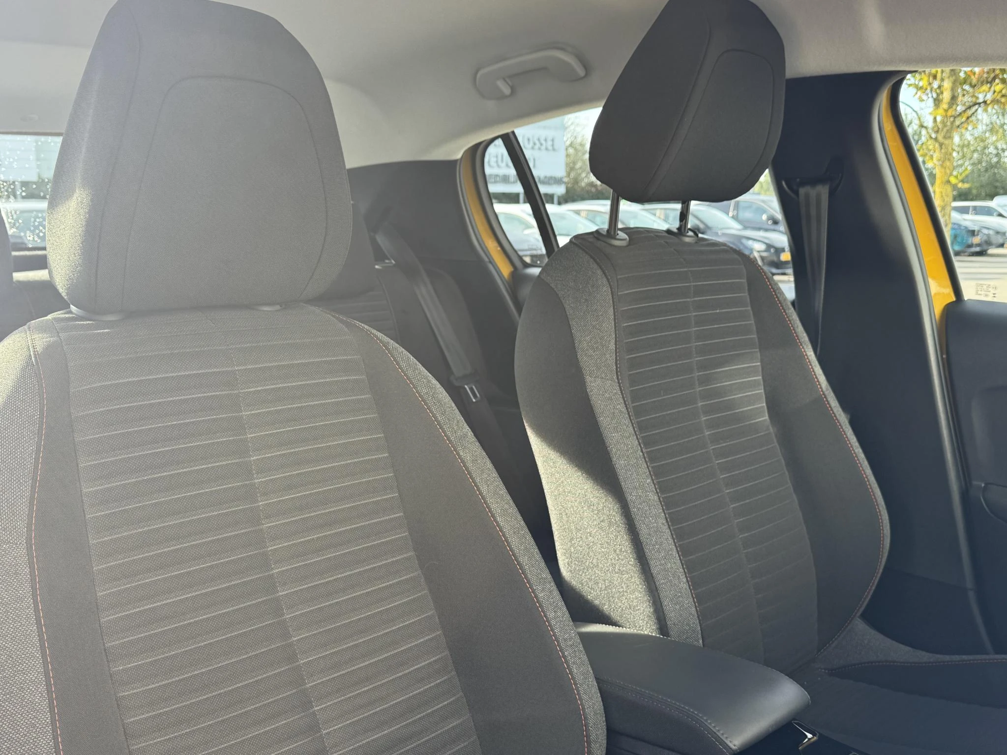 Peugeot-e-208-image-24