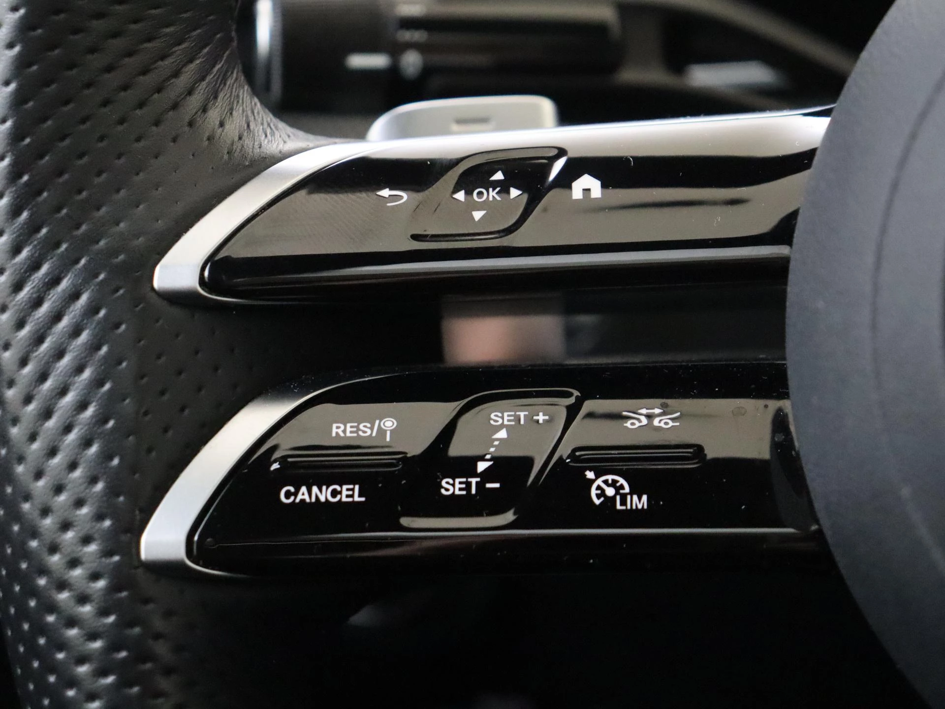 Mercedes-Benz-C-Klasse-image-12