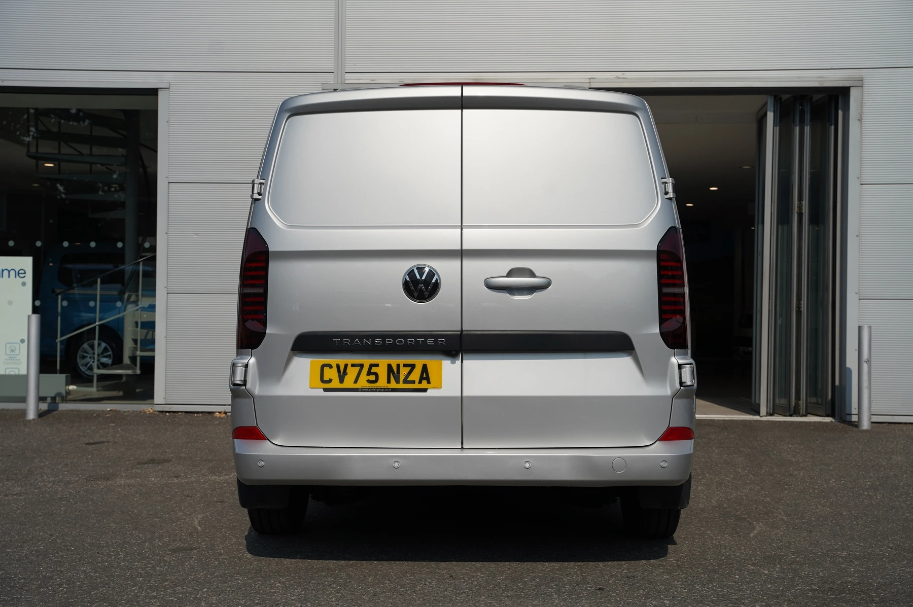 Volkswagen-Transporter-image-11