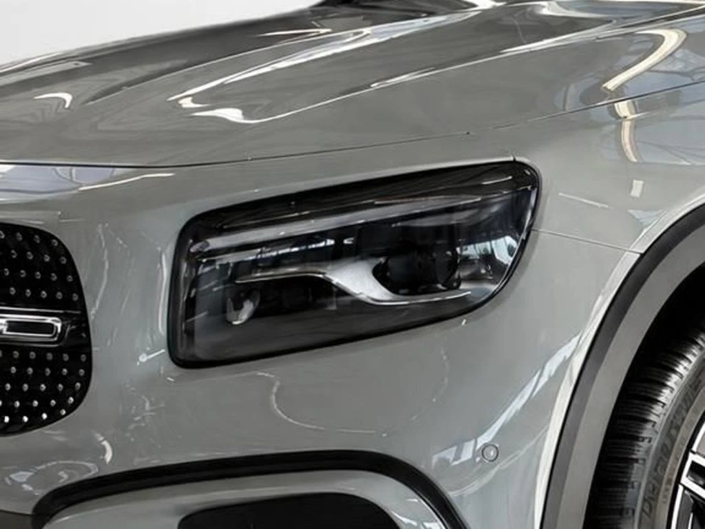 Mercedes-Benz-GLB 200-image-4