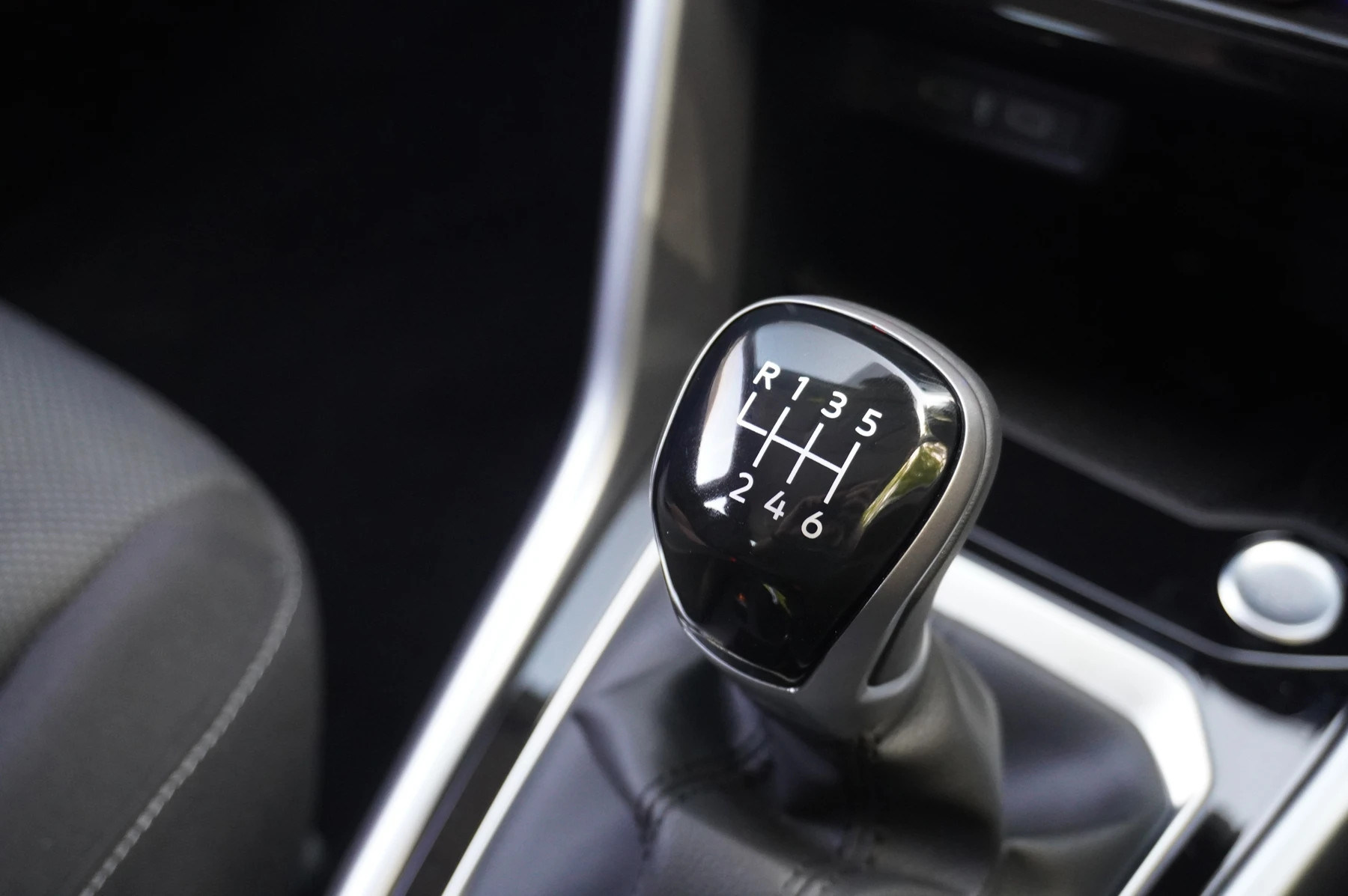 Volkswagen-T-Roc-image-26