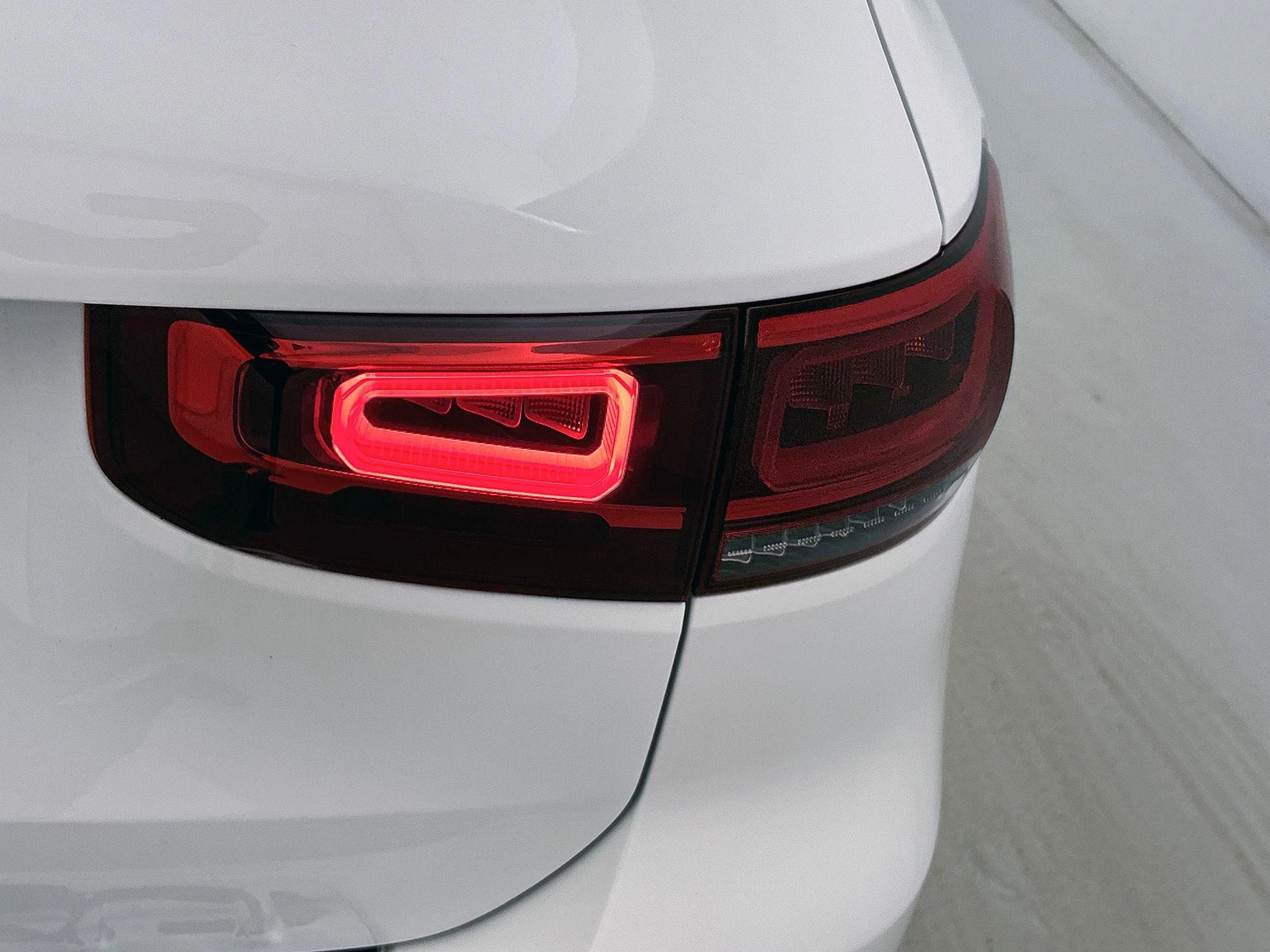 Mercedes-Benz-GLB-image-21
