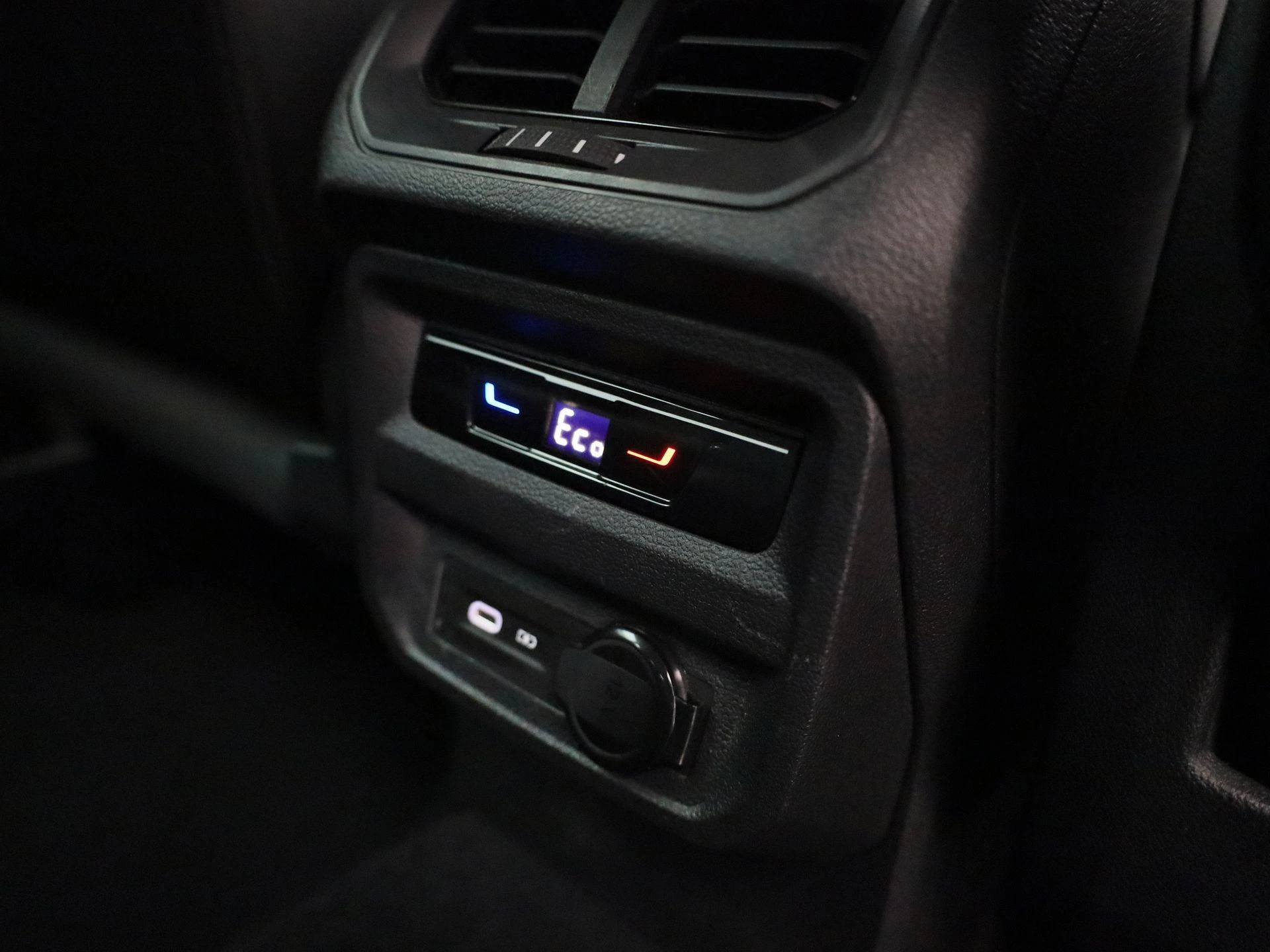 Volkswagen-Tiguan-image-42