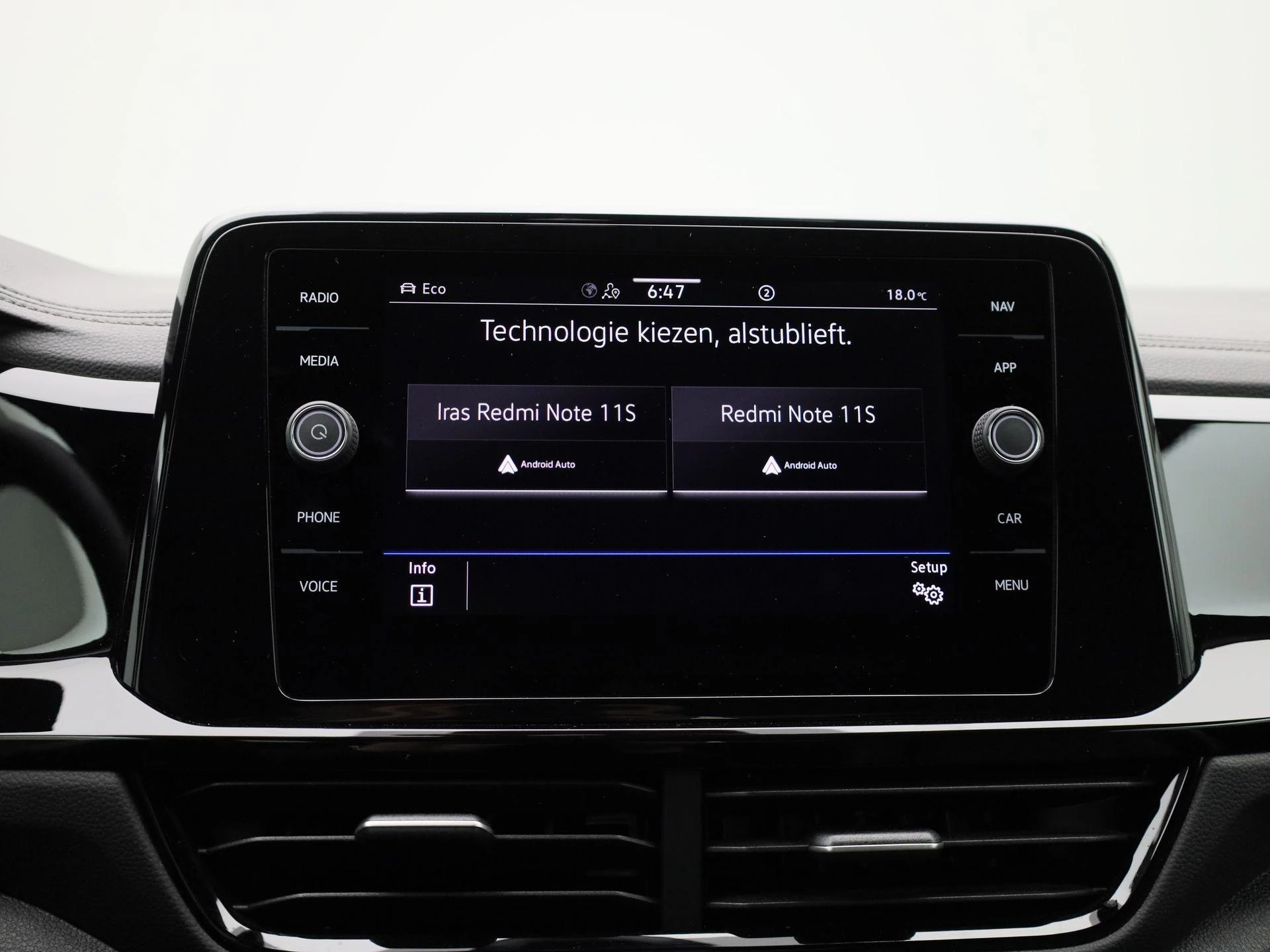 Volkswagen-T-Roc-image-23