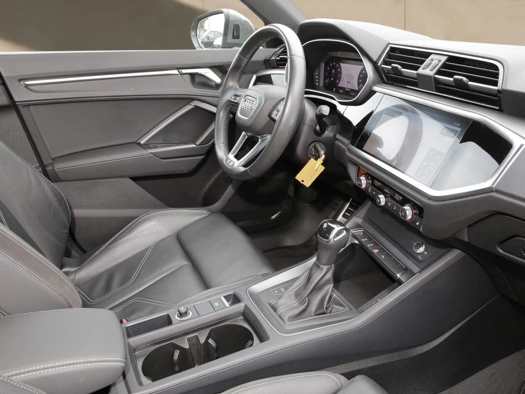 Audi Q3 35 TFSI S line VIRT*NAVI*RFK*MATRIX*LEDER*SHZ