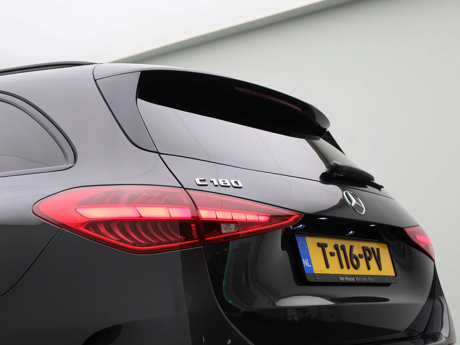 Mercedes-Benz-C-Klasse-image-48