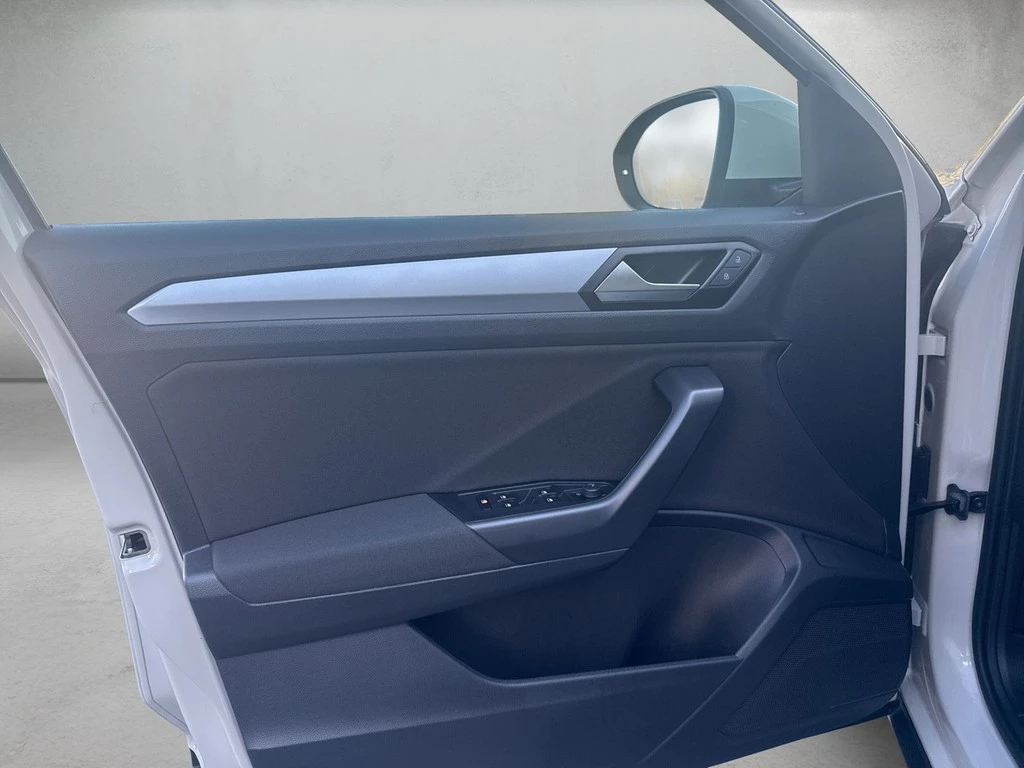 Volkswagen-T-Roc-image-5
