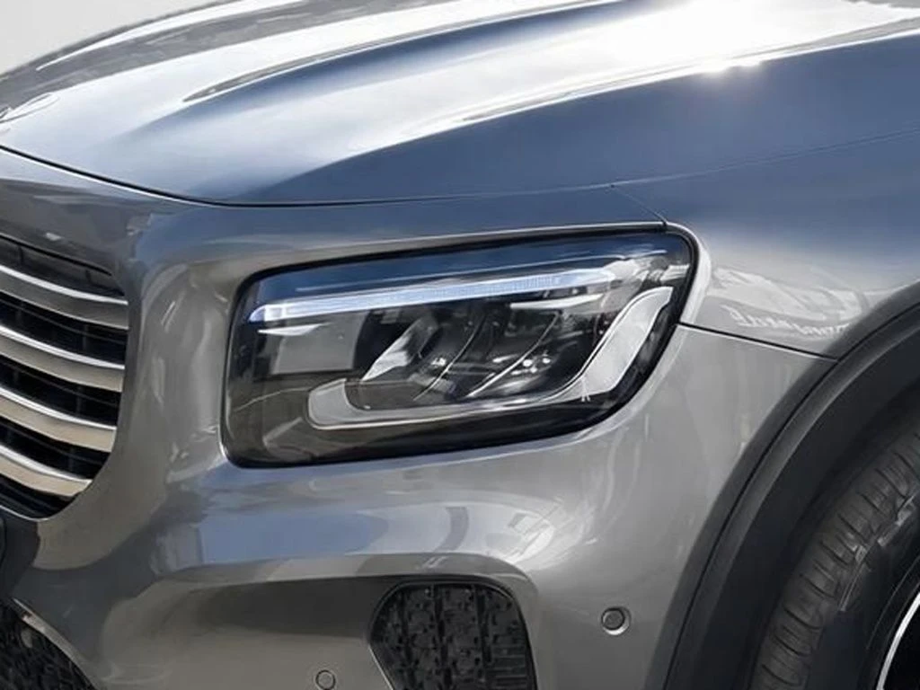 Mercedes-Benz-GLB 200 d-image-4