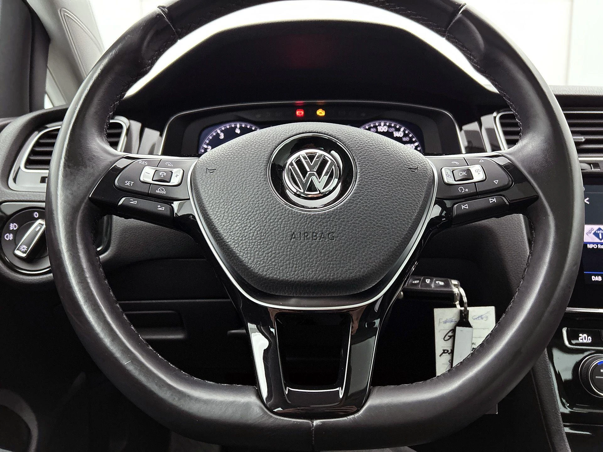 Volkswagen-Golf-image-31