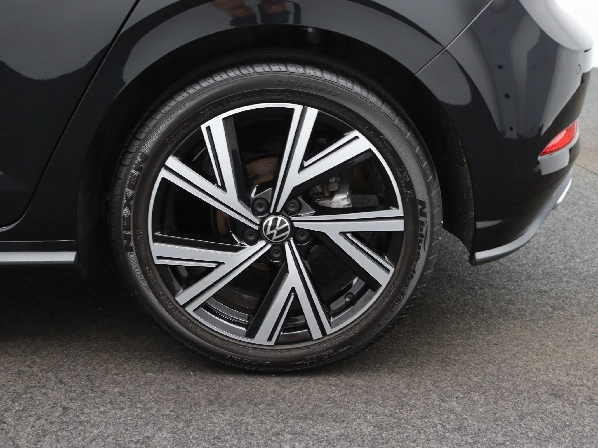 Volkswagen-Polo-image-13