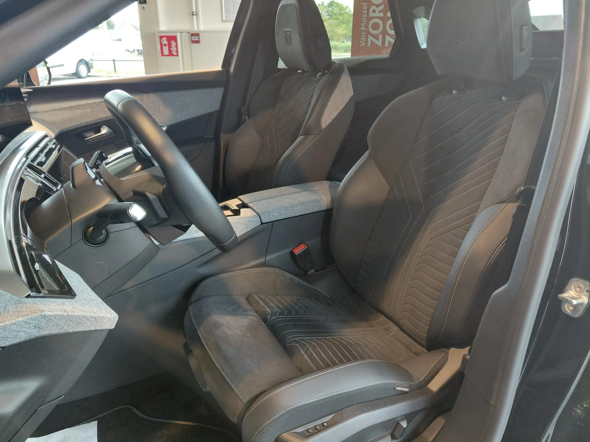 Peugeot e-3008