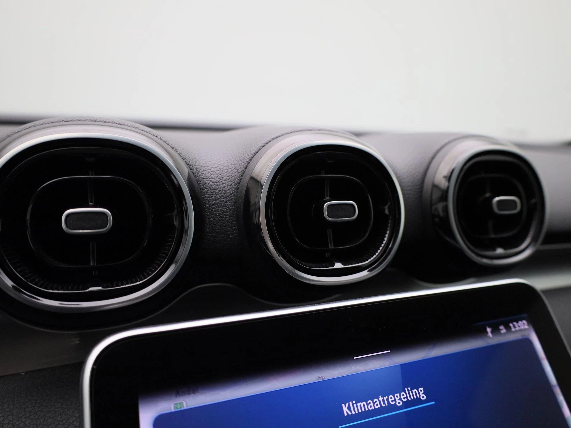 Mercedes-Benz-C-Klasse-image-22