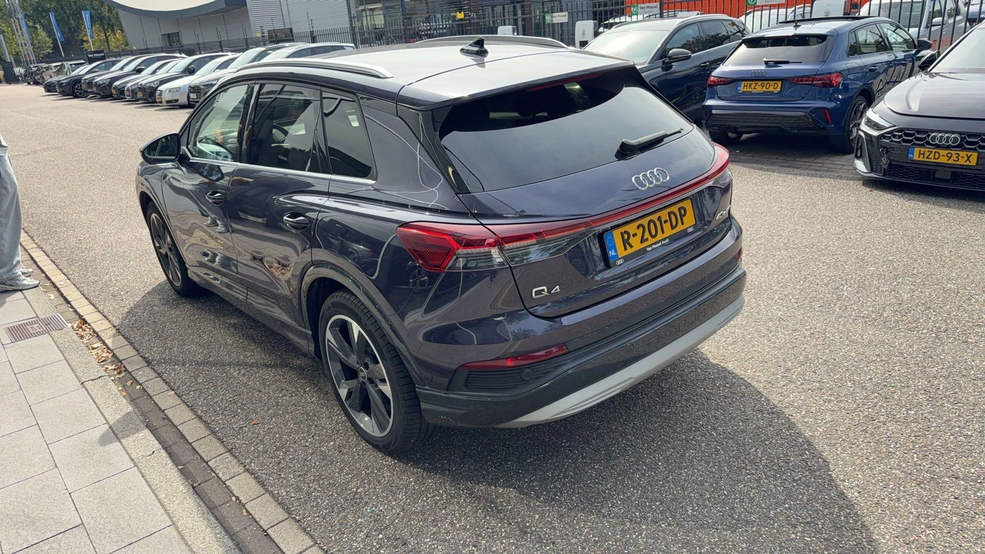 Audi-Q4 e-tron-image-3