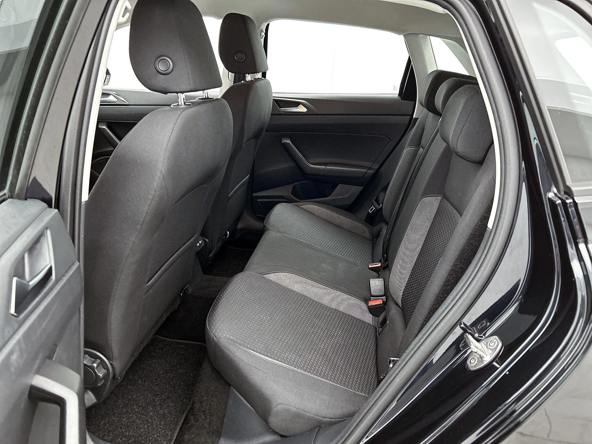 Volkswagen-Polo-image-25
