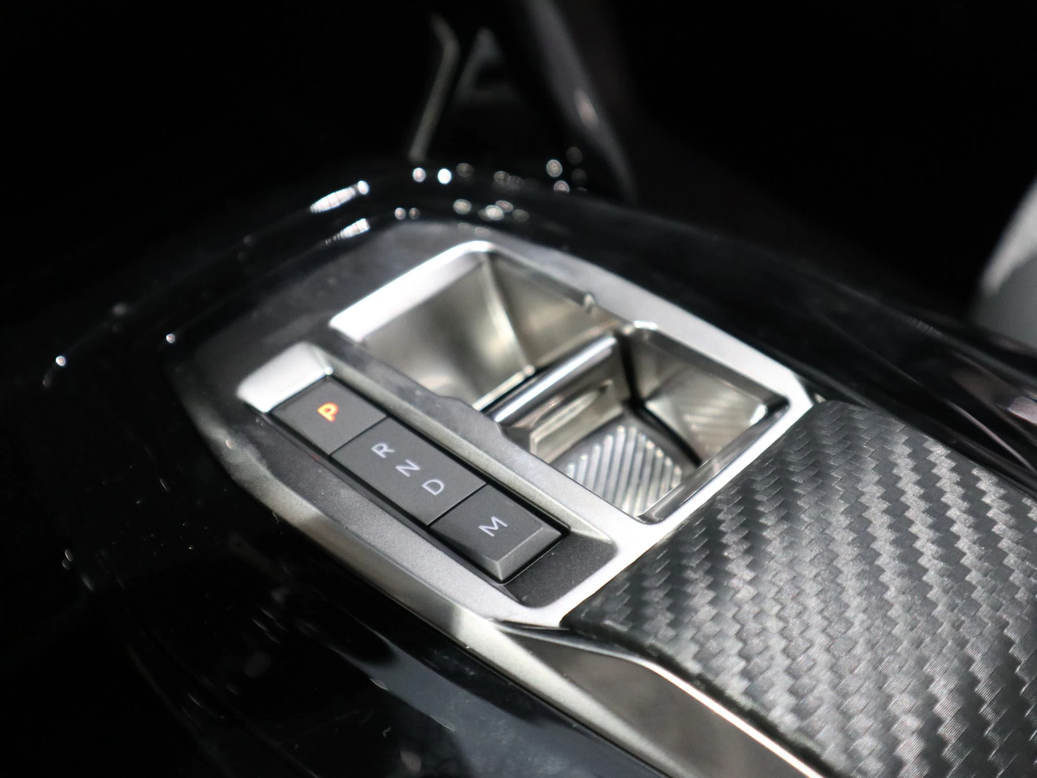 Peugeot-e-208-image-18