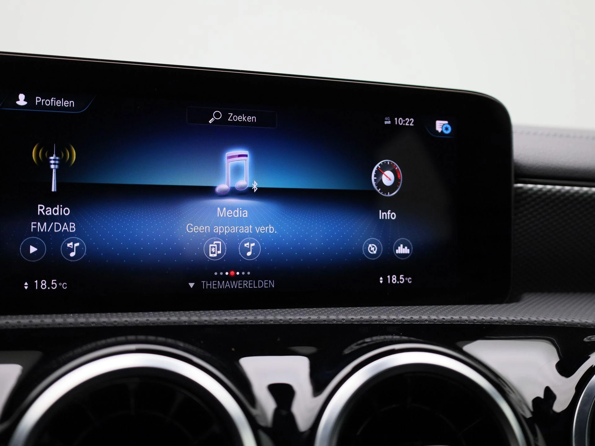 Mercedes-Benz-CLA-image-17