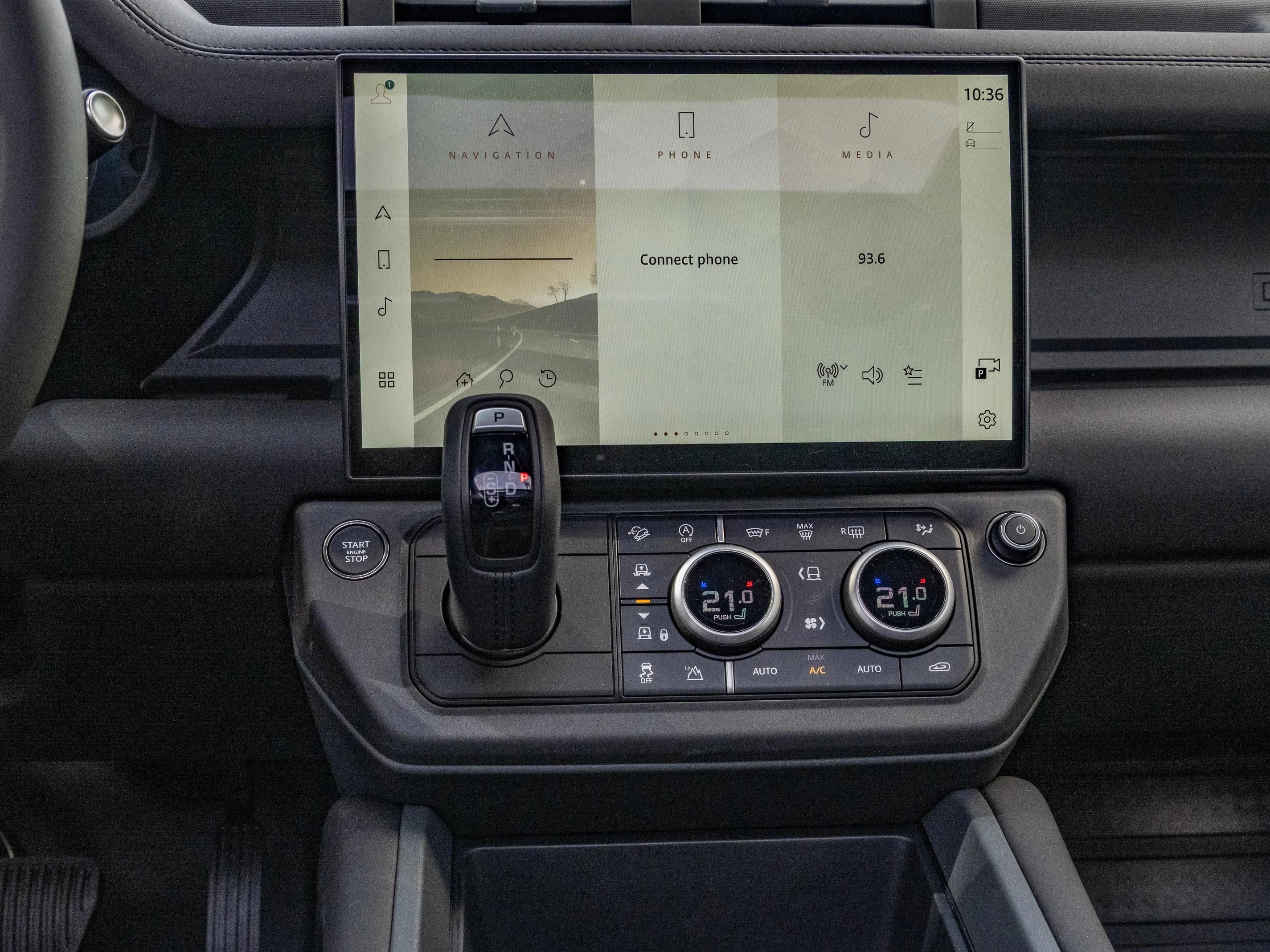 Land Rover Defender D250 X-Dynamic SE