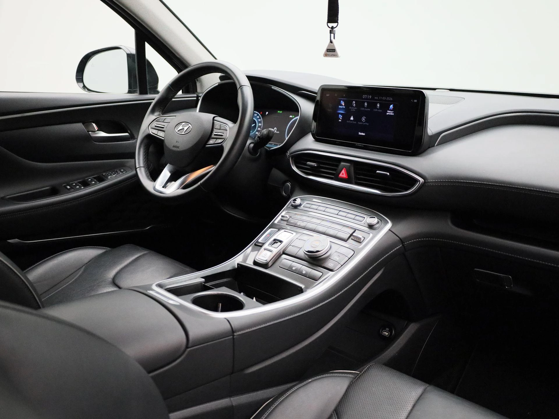 Hyundai-Santa Fe-image-39