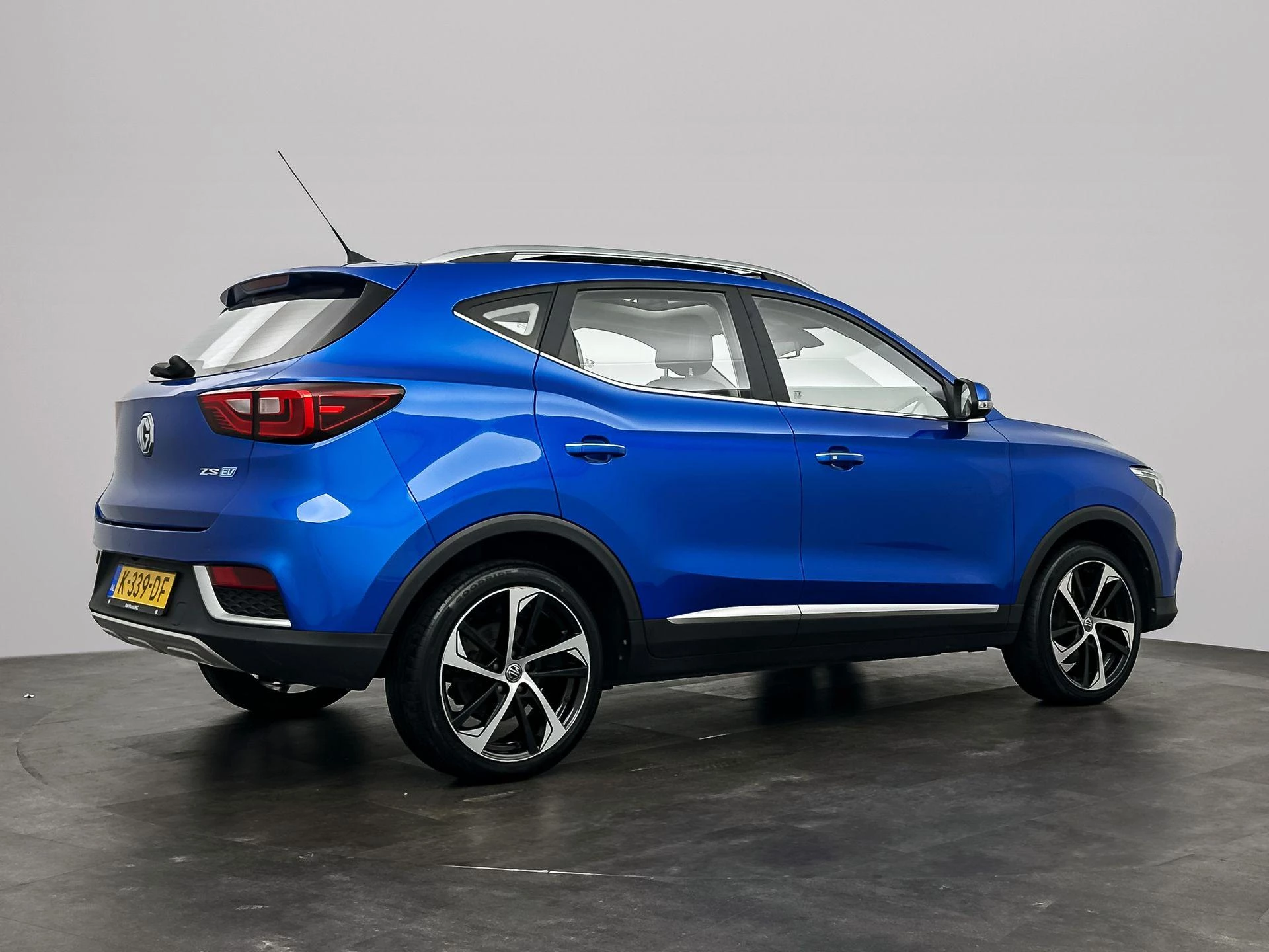 MG-ZS EV-image-2