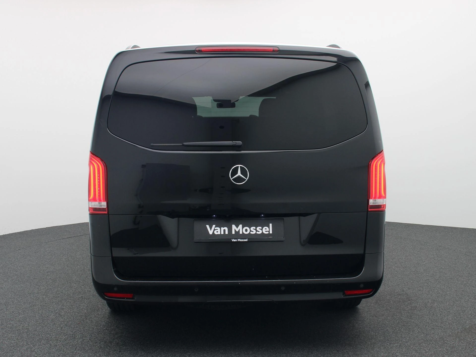 Mercedes-Benz-Vito-image-4