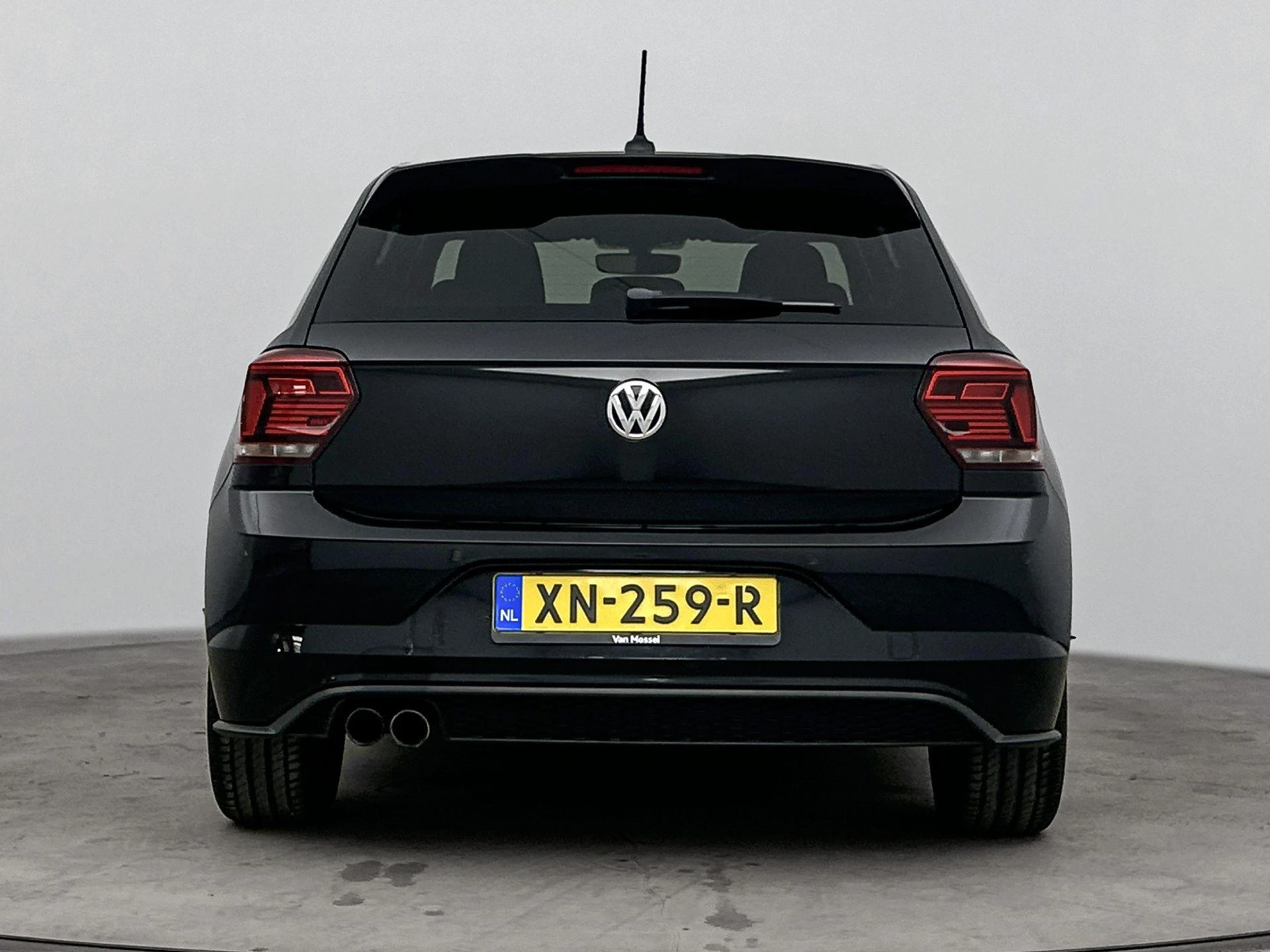 Volkswagen-Polo-image-2