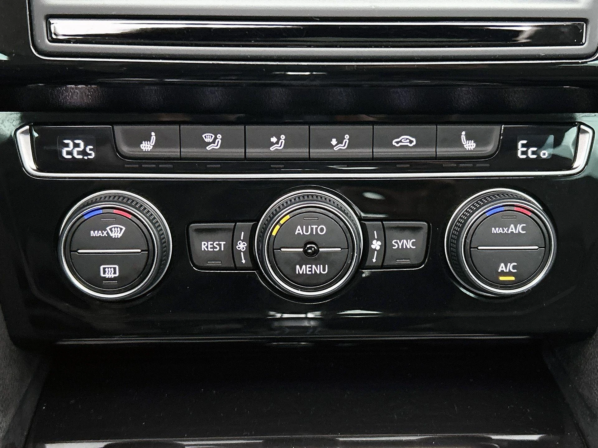 Volkswagen-Passat-image-16