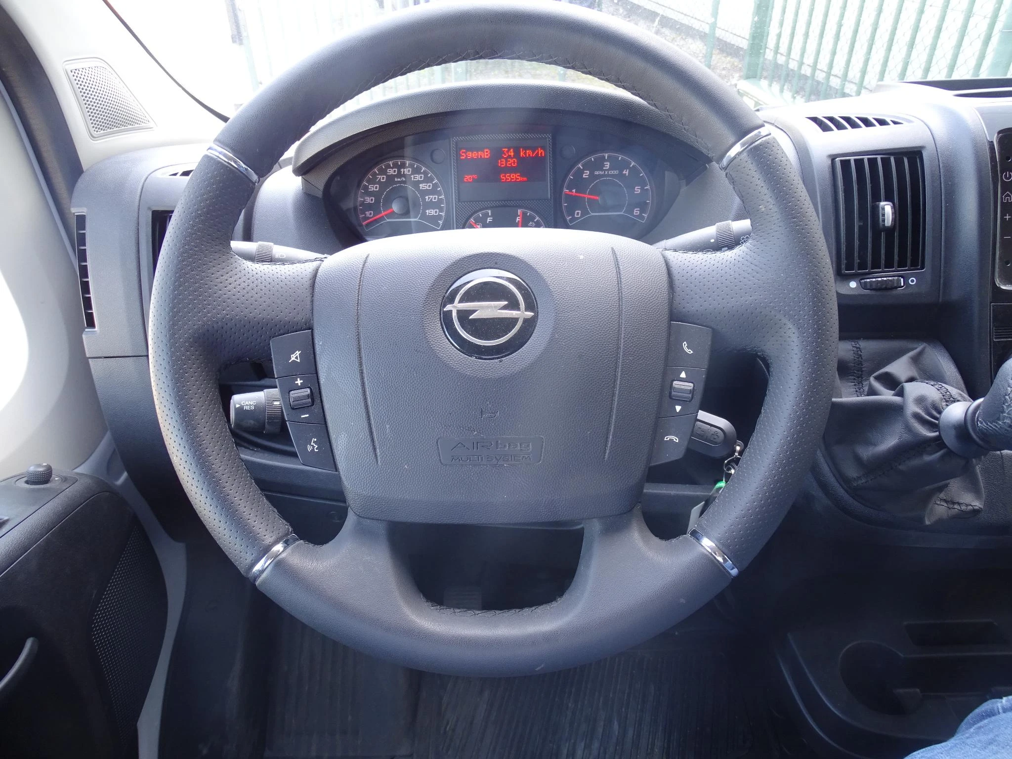 Opel-Movano-image-3