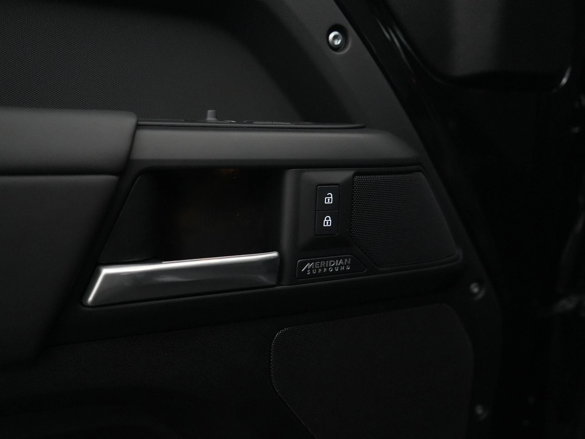 Land Rover-Defender-image-33