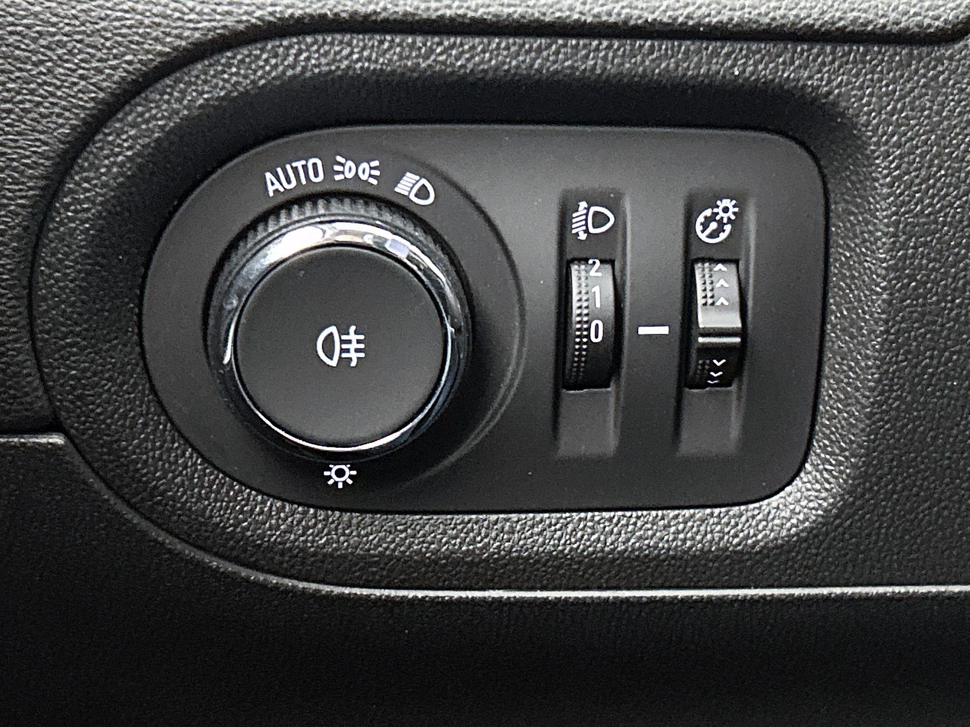 Opel-Grandland-image-13
