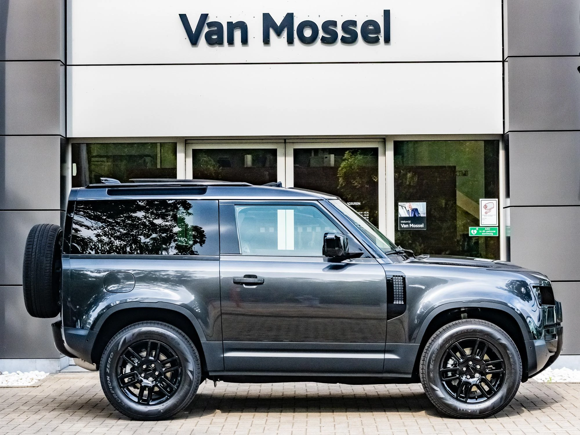 Land Rover Defender 90 D200 S AWD Auto. 26MY