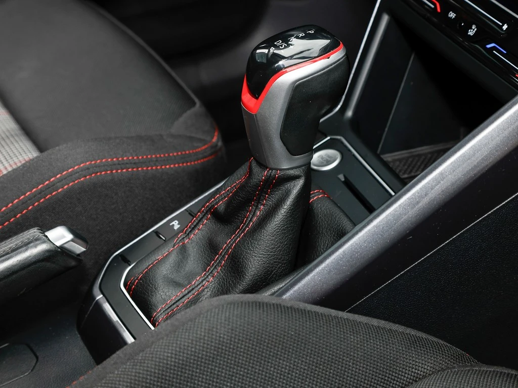 Volkswagen-Polo-image-8