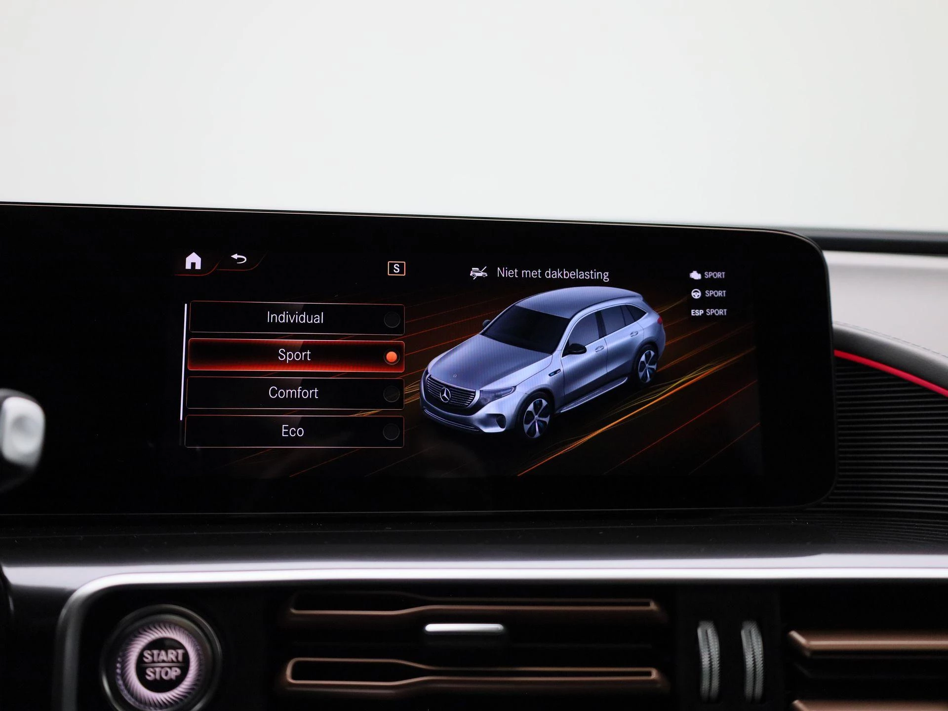 Mercedes-Benz-EQC-image-28