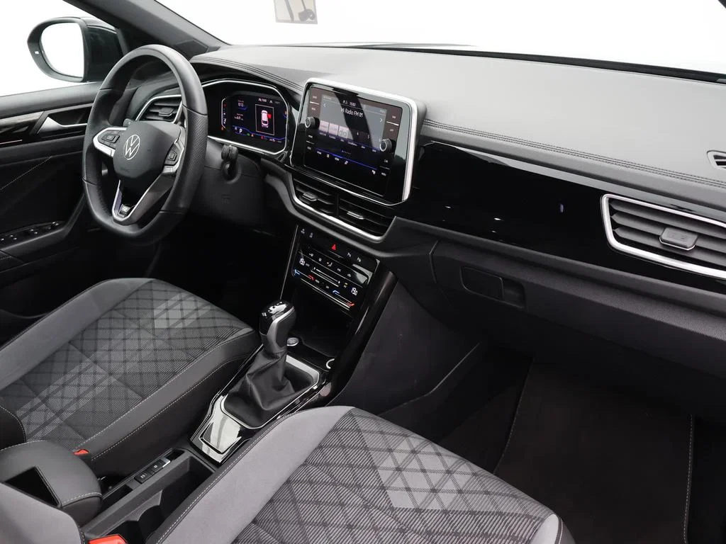 Volkswagen-T-Roc-image-2