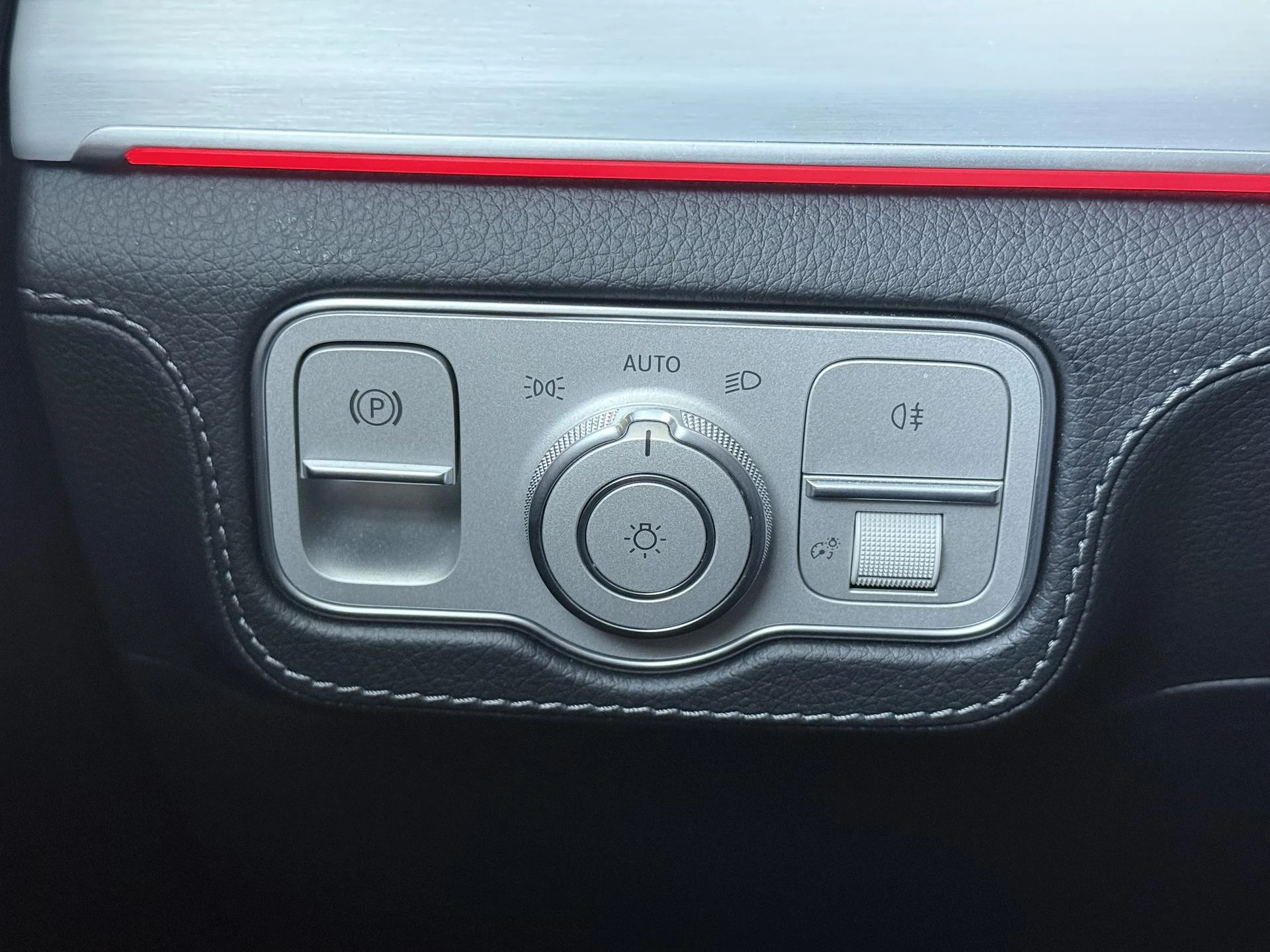 Mercedes-Benz-GLE-image-24