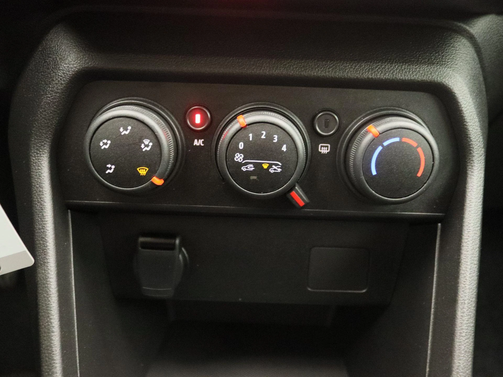 Dacia-Sandero Stepway-image-8
