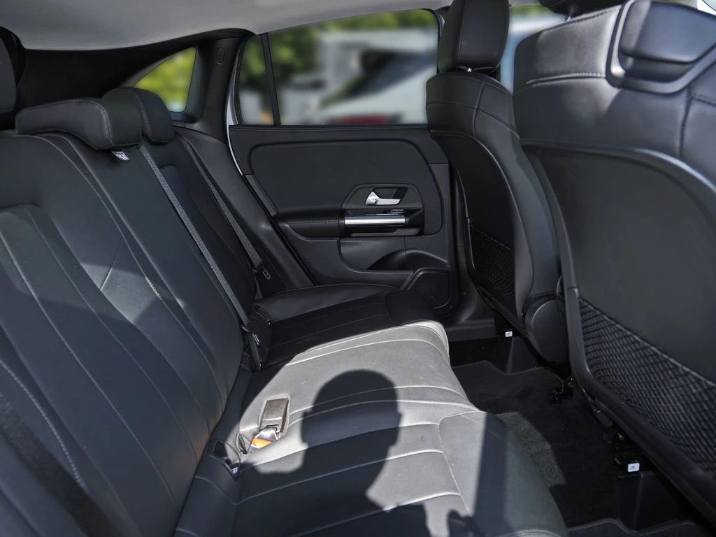 Mercedes-Benz-GLA 180-image-12
