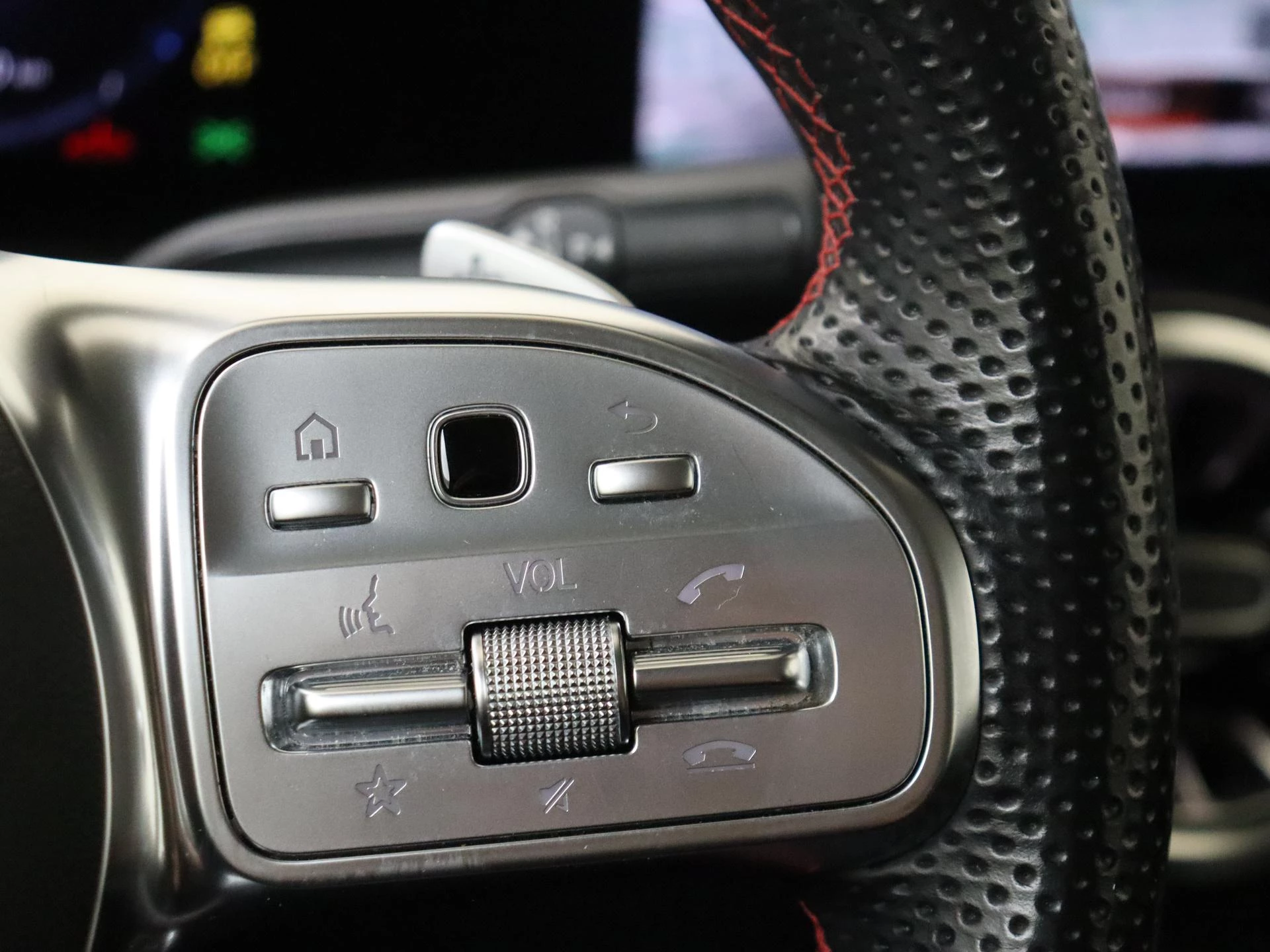 Mercedes-Benz-GLA-image-13