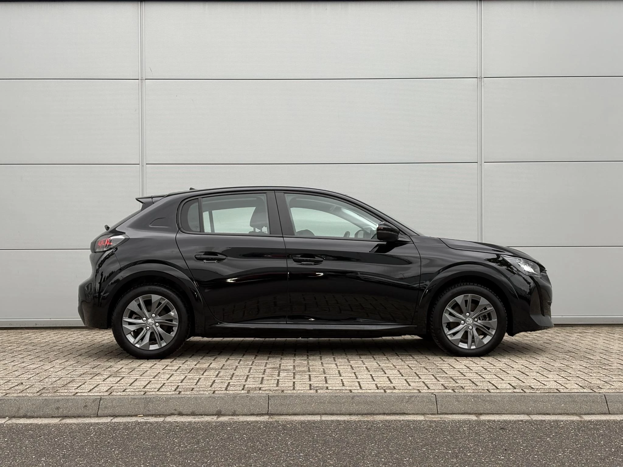 Peugeot-e-208-image-6