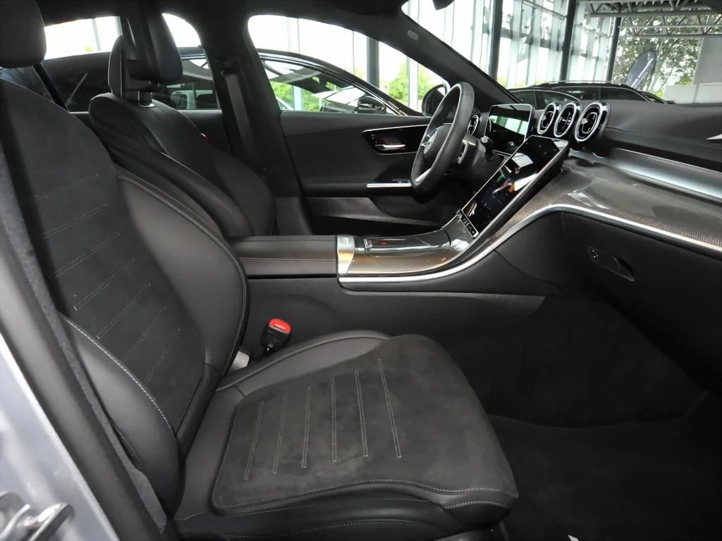 Mercedes-Benz-C-Klasse 300-image-12