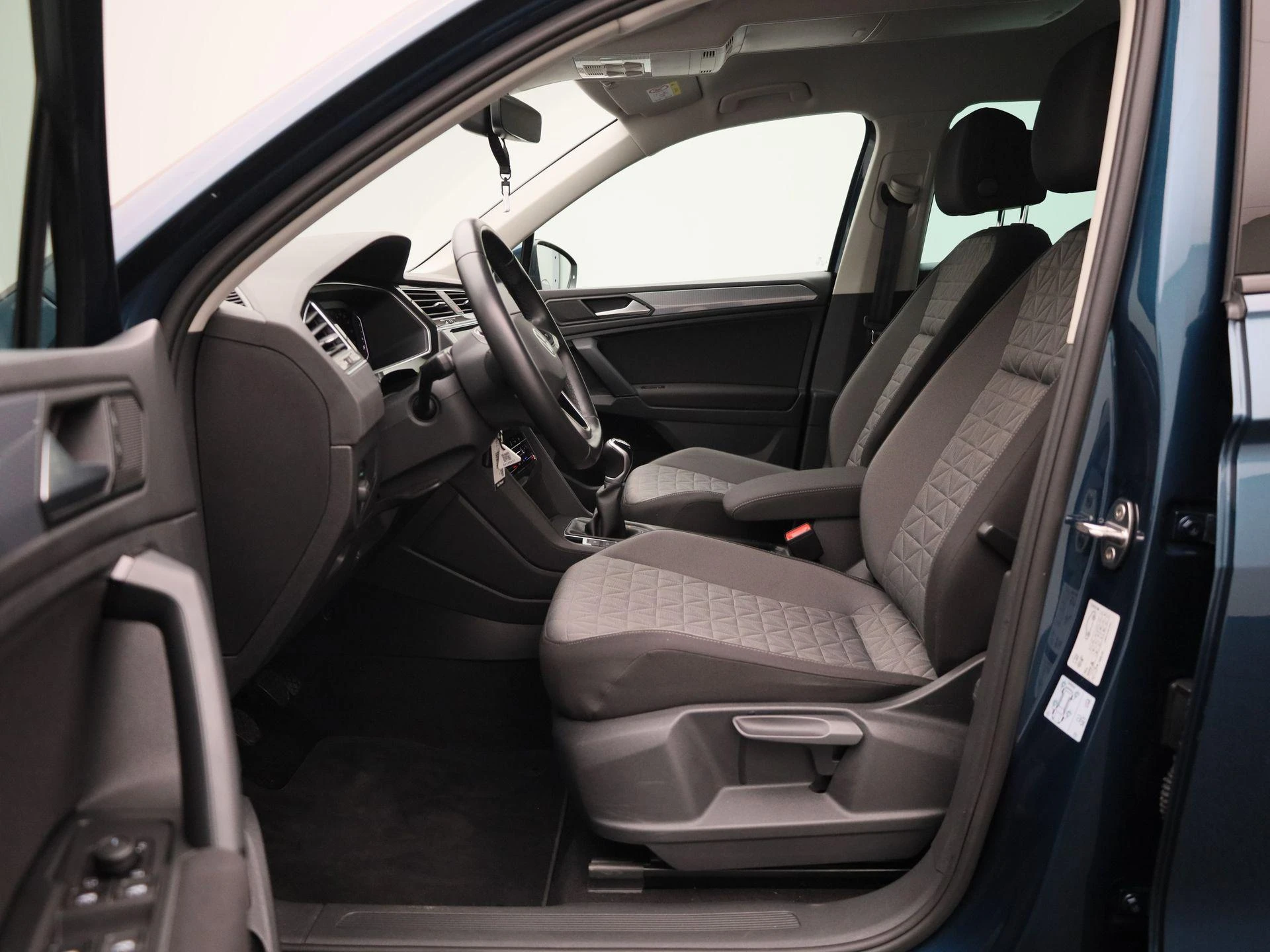 Volkswagen-Tiguan-image-12