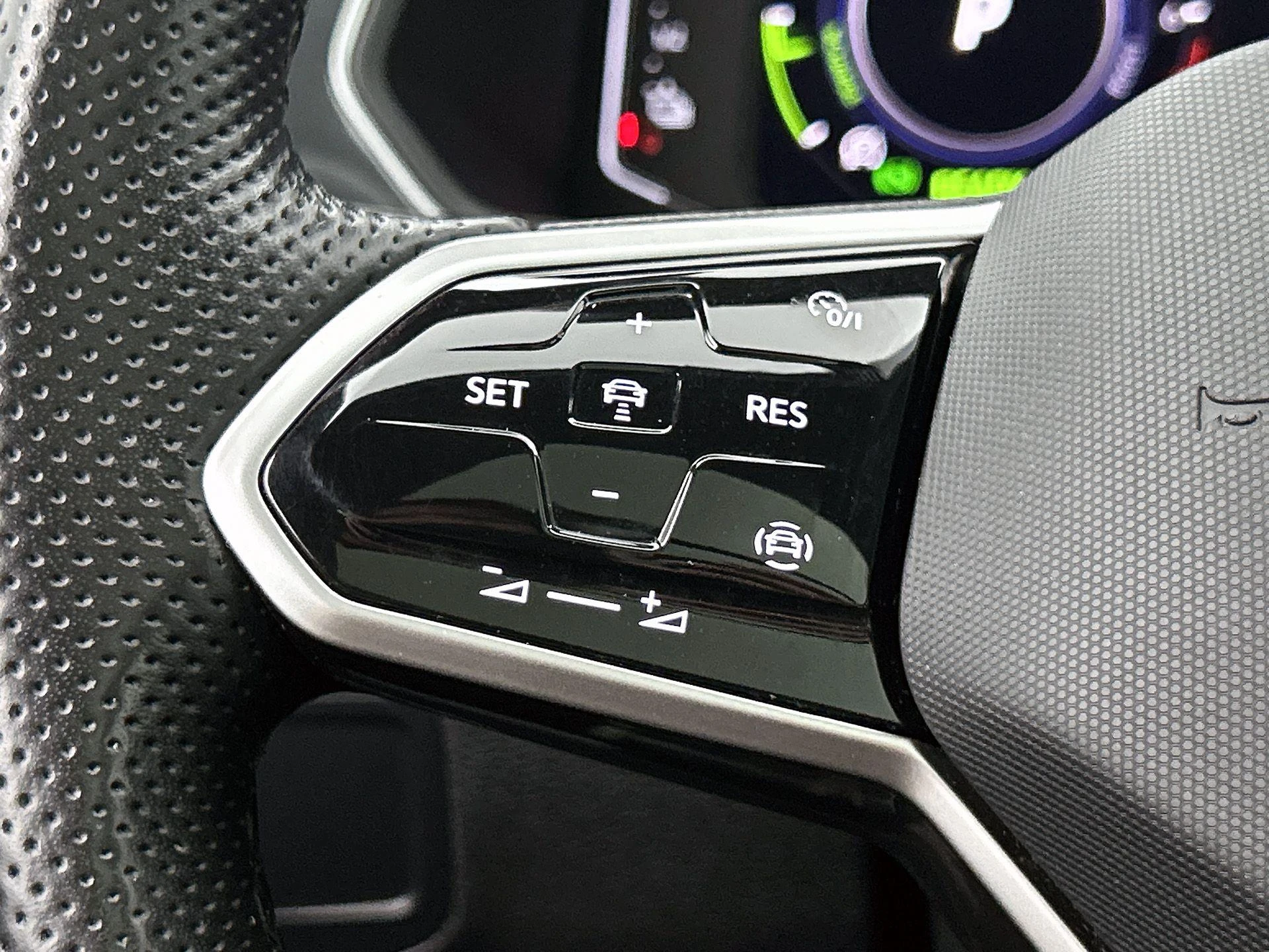 Volkswagen-Tiguan-image-5