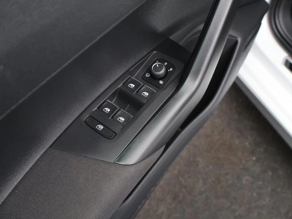 Volkswagen-Polo-image-20