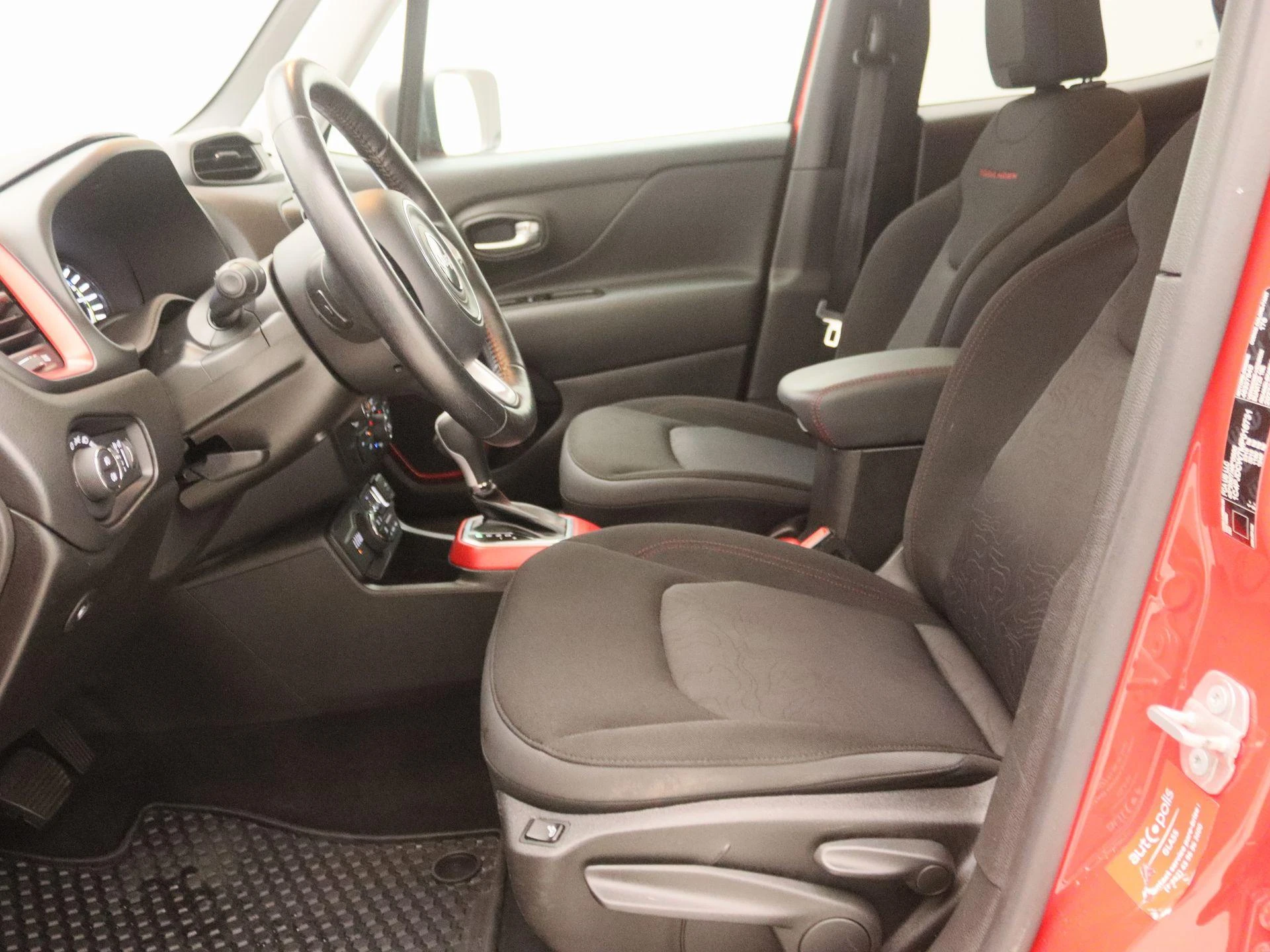 Jeep-Renegade-image-12