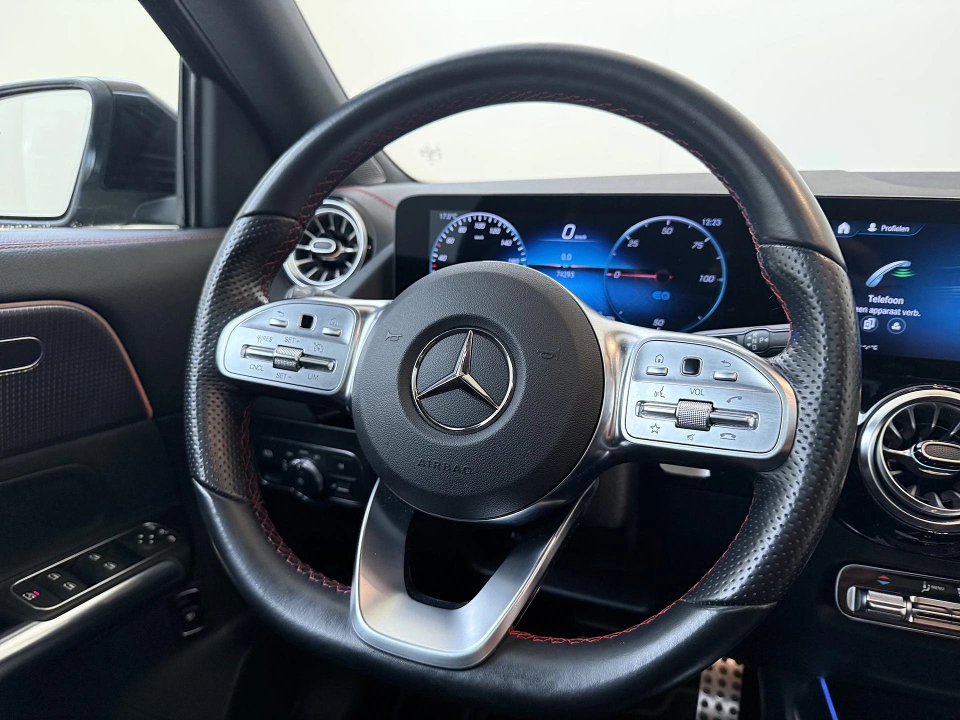 Mercedes-Benz-EQA-image-9