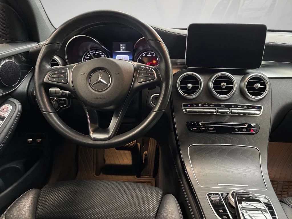 Mercedes-Benz-GLC 250-image-9
