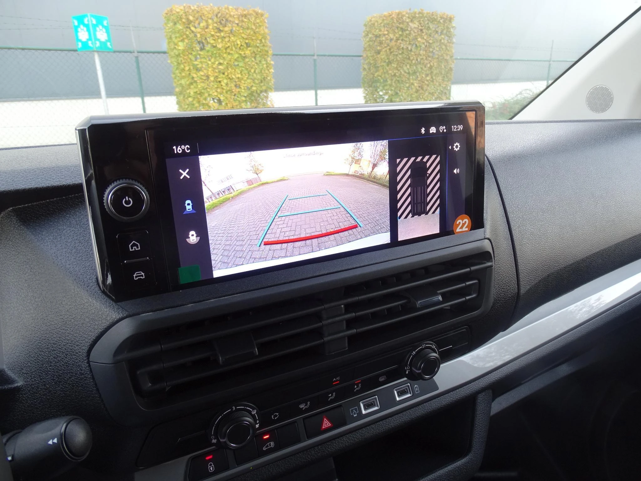 Opel-Vivaro-image-9