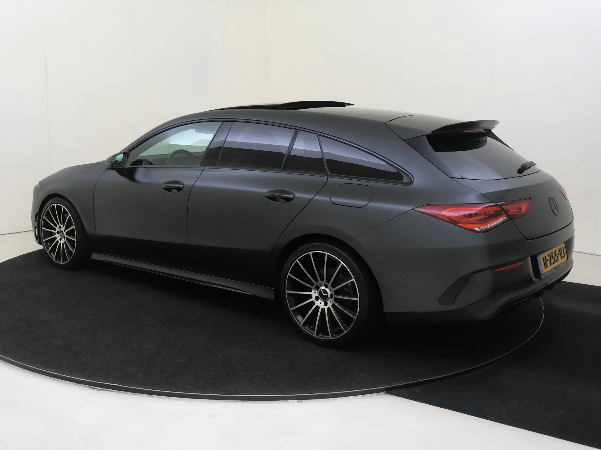 Mercedes-Benz-CLA-image-5
