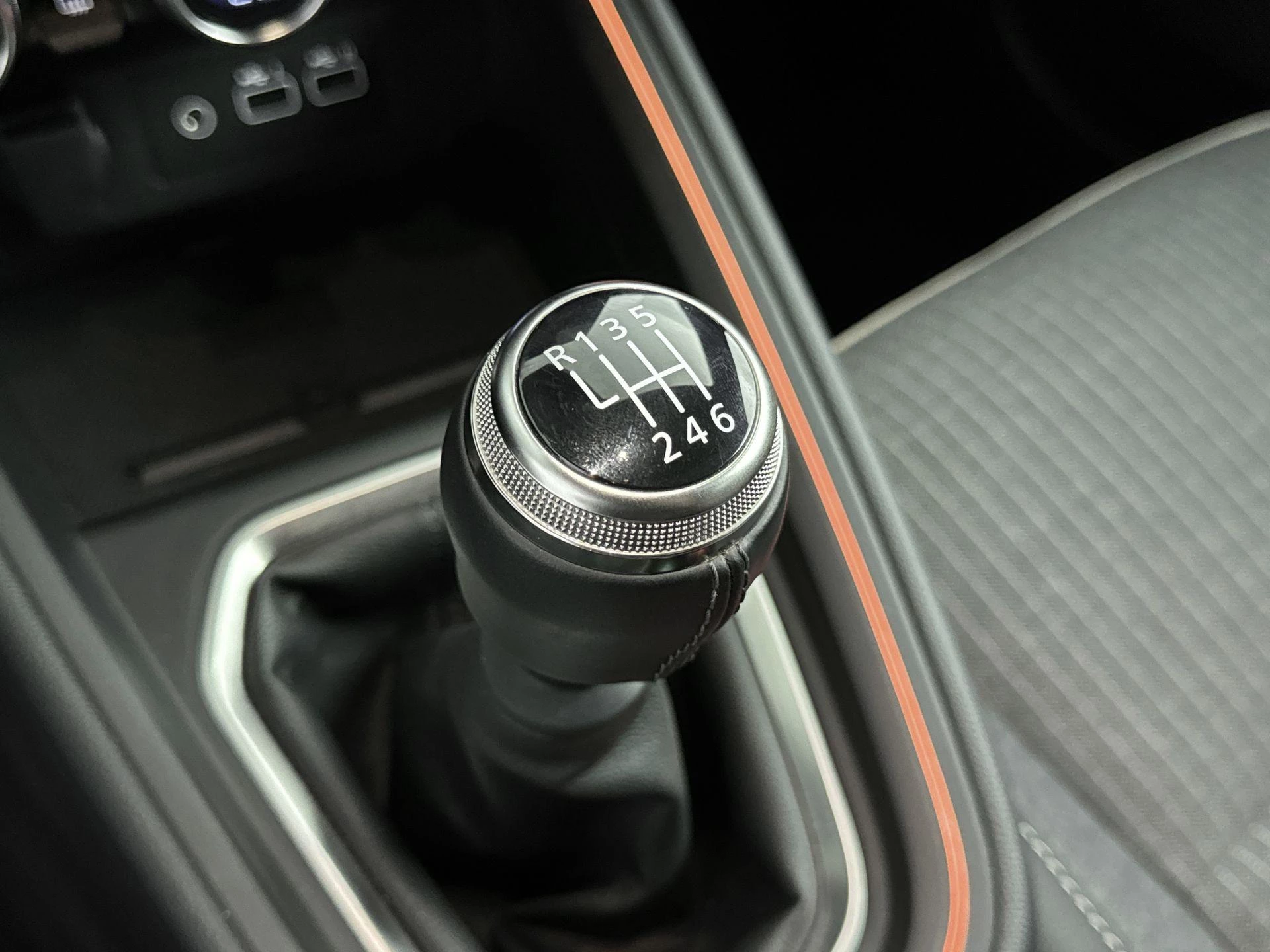 Renault-Clio-image-15